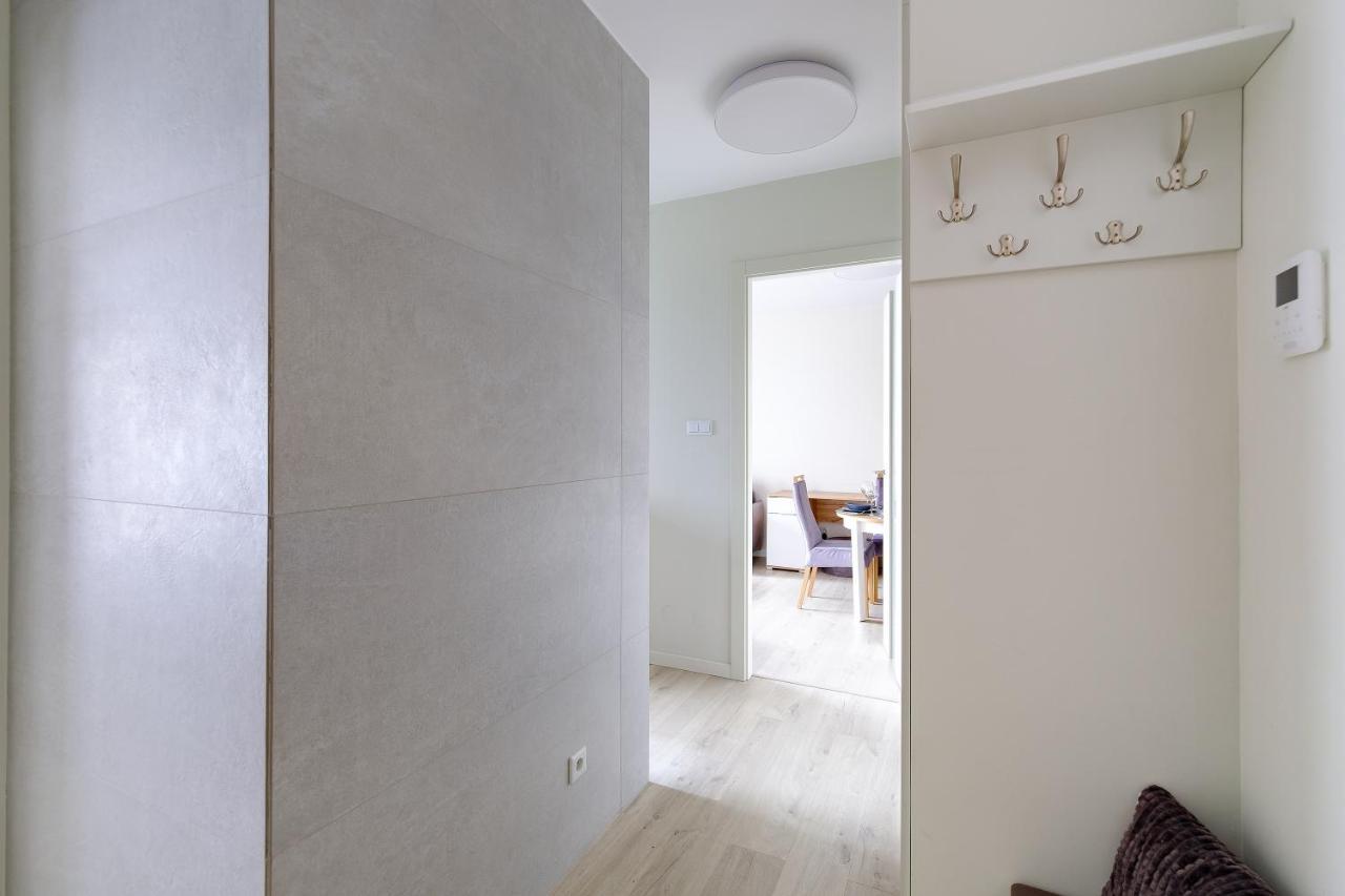 Hello Apartments Zajezdnia Wrzeszcz With Private Parking Gdansk Exterior photo